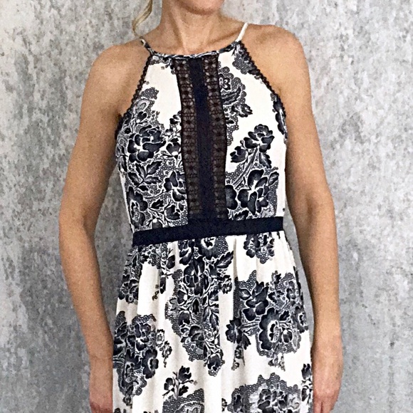 Lace detail floral maxi dress - Picture 3 of 7